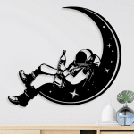 cuadro de astronauta acostado en la luna con una botella en la mano 60 x 55 cm