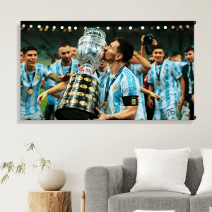 Messi besando la copa (70cm x 35cm)