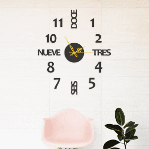 Reloj de pared con letras (60cm x 60cm)