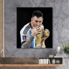 cuadro de messi dandole un beso a la copa del mundo 35 x 40 cm