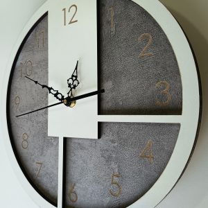 Reloj moderno y minimalista