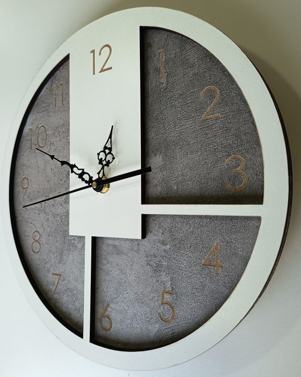 Reloj moderno y minimalista