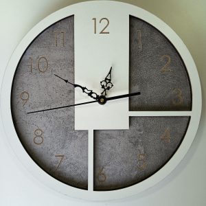 Reloj moderno y minimalista
