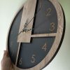 Reloj moderno y minimalista