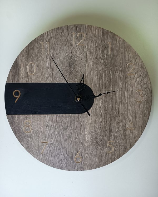 reloj moderno y minimalista
