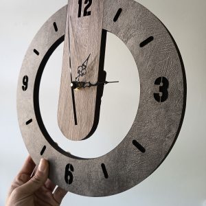 Reloj moderno y minimalista