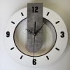 Reloj moderno y minimalista