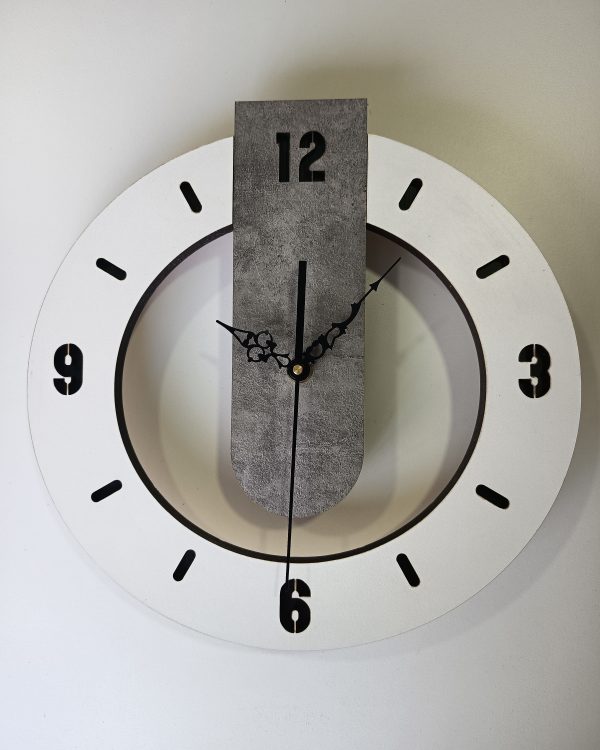 Reloj moderno y minimalista
