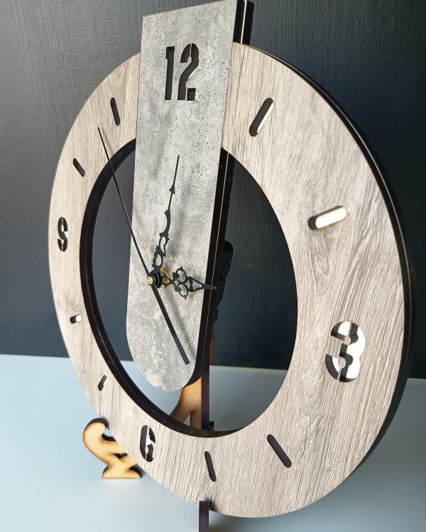 reloj moderno y minimalista