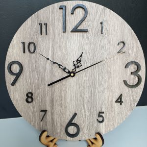 Reloj moderno y minimalista